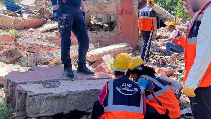 Tunceli’de öğretmenlere depremde arama kurtarma eğitimi ve tatbikatı