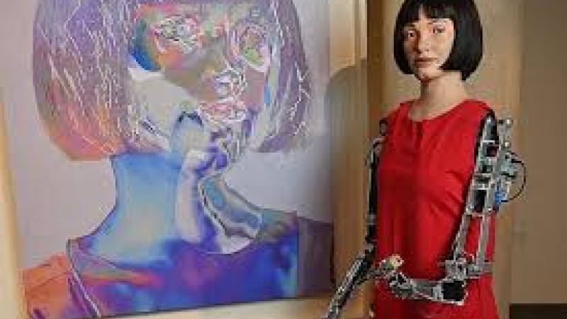 Dünyanın ilk ressam robotu yeni sergi açtı