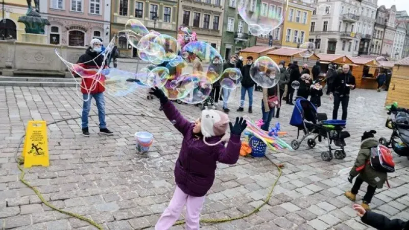 Polonya'da Çocuklu Ailelere Çocuk Başına 3 Bin Dolar Ödeme Yapılacak 