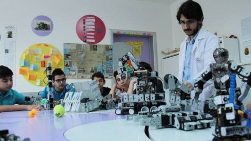 Almanya’da Lise Öğrencileri Kendi Robotlarını Yapıyor