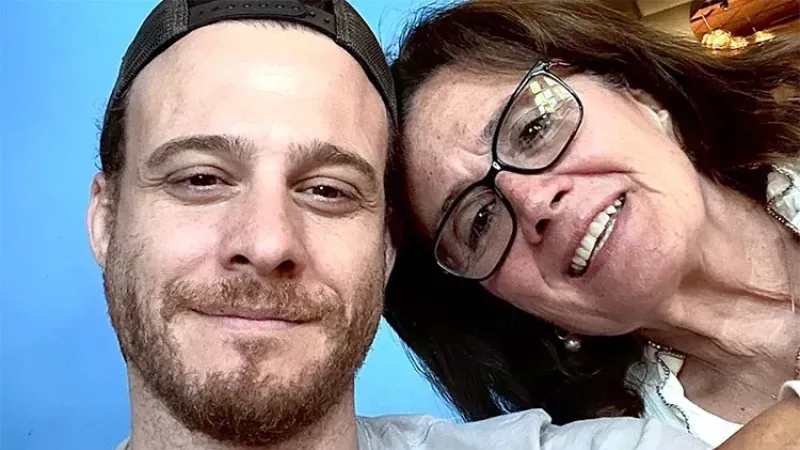 Ünlü oyuncu paylaştı... İşte benim annem!