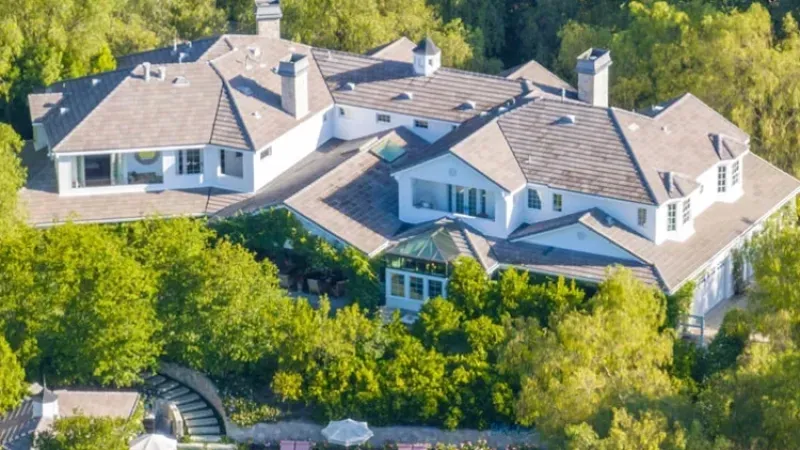 Yeni aşk gelene kadar yalnızlığın keyfini burada sürecek.