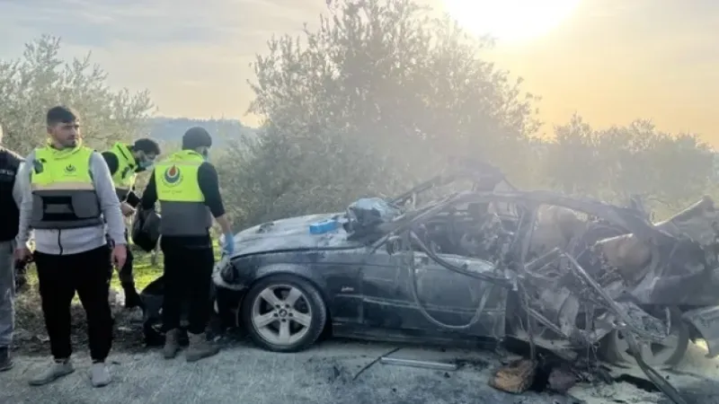İsrail Lübnan'da 2 saat içerisinde 3 aracı hedef aldı.