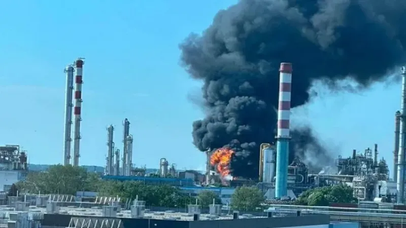 Macaristan'da patlama: Petrokimya tesisinden dumanlar yükseldi.